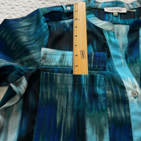 Calvin Klein Blue and Gray Blouse ~ Size Small 
Perfect for the office - Picture 9 of 10